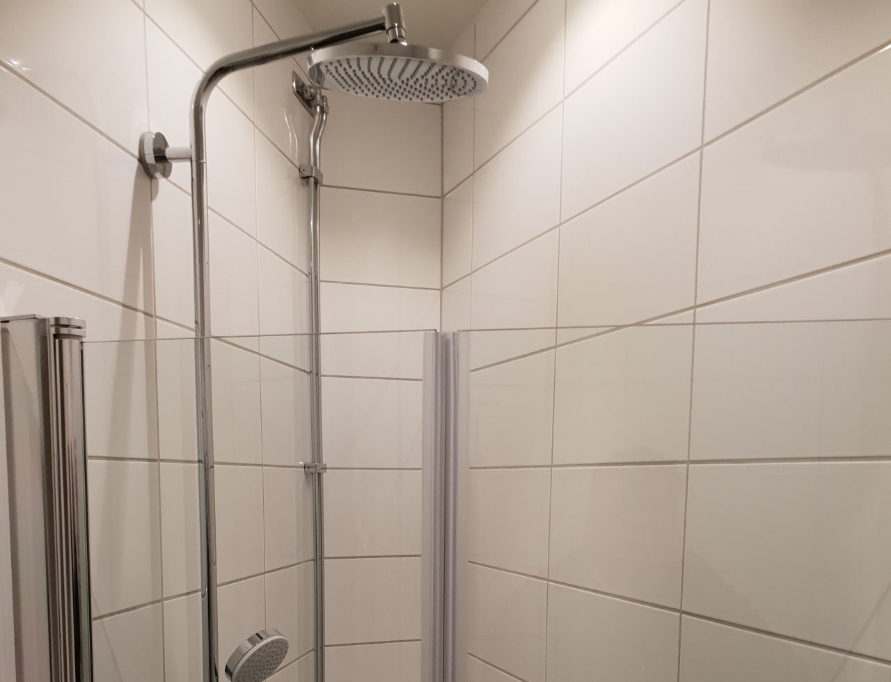 274-35532-bad-dusch-2560x980-1-bild1